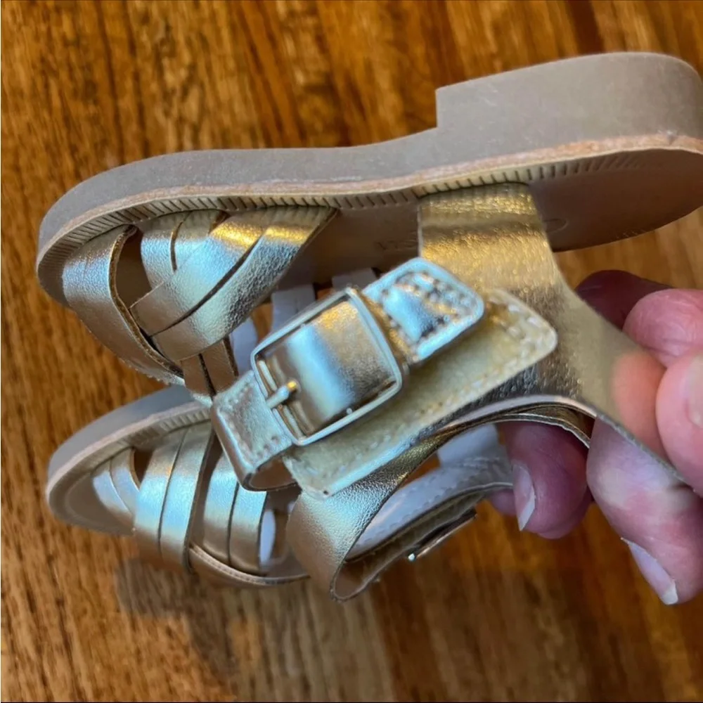 NWOT OshKosh B’Gosh Gold “Delores” Toddler Sandals, size 5M